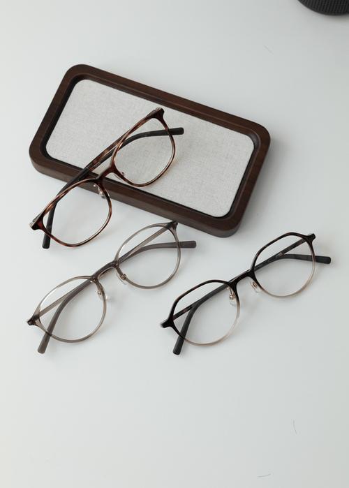 jins睛姿多款超轻眼镜单品,让生活更加轻盈
